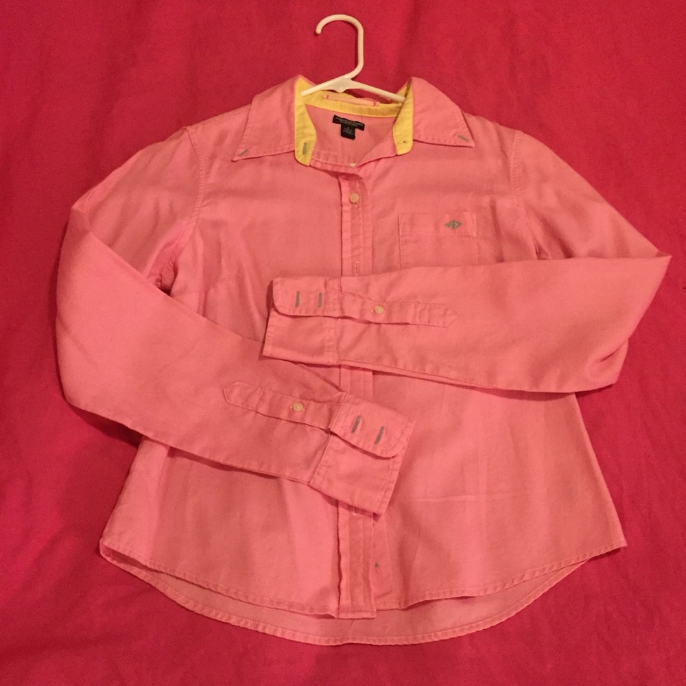 Cute pink AMERICAN EAGLE button-down 👚